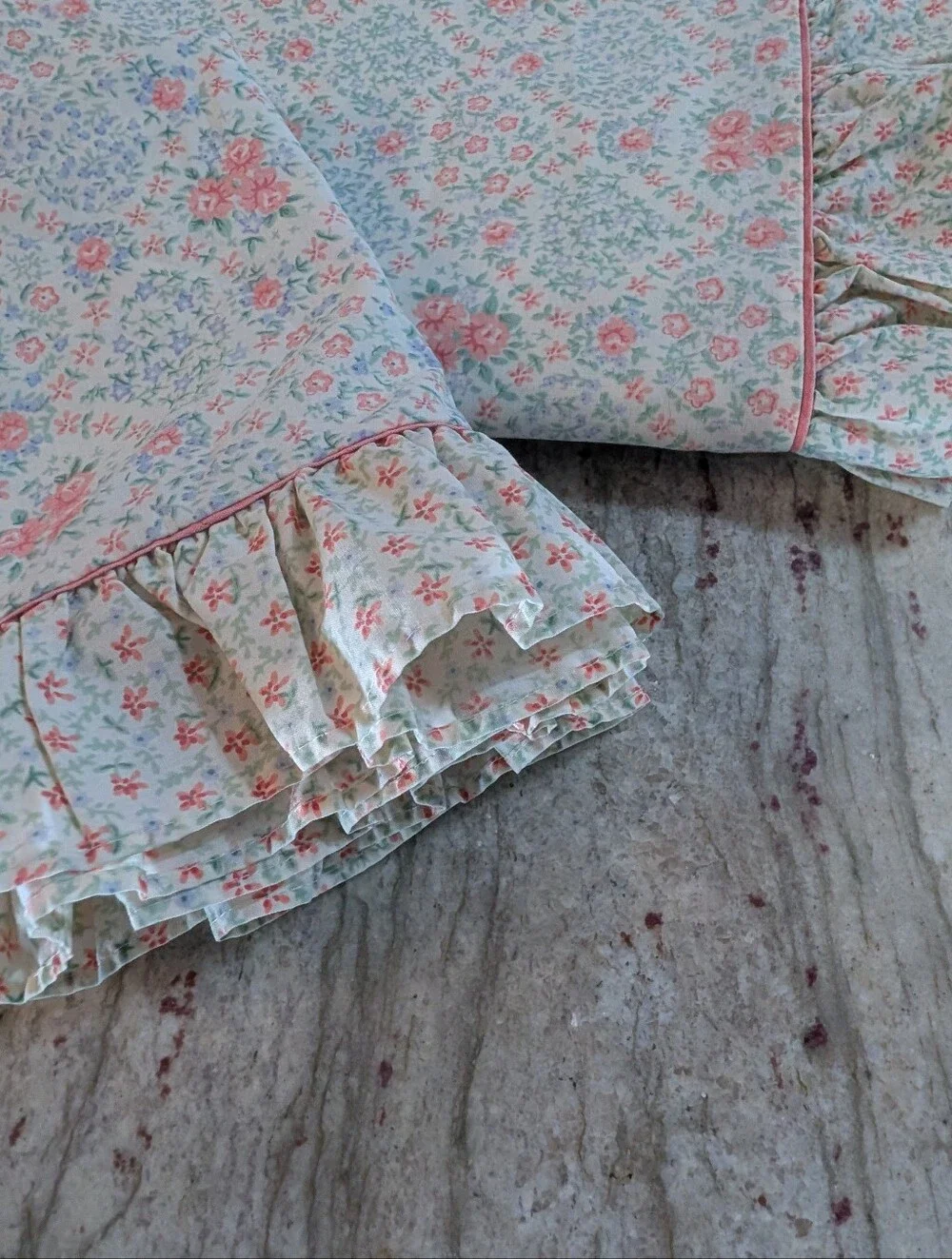 Vintage J.P. Stevens Floral Full / Queen Flat Sheet & 2 Pillowcases Shabby Chic